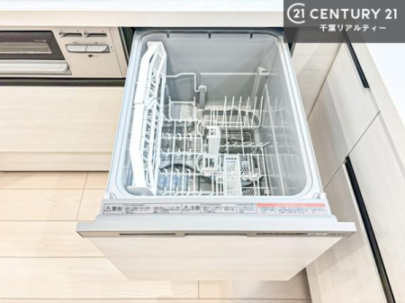 �L�b�`�� �H��@�t���̃L�b�`���ł��I�Z���������r��h�~�Ƃ��đ�ϊ��􂷂�֗��Ȏd�l�ł��I�r���g�C���Ȃ̂ŃL�b�`���̏ꏊ����炸�����X�y�[�X���L���g�����Ƃ��o���܂��I