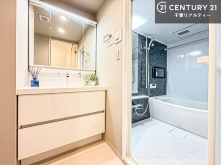 ���ʑ�E���ʏ� �O�ʋ��d�l�̐��ʏ��́A�g�����Ȃ݂����₷������I���͎��[�ɂȂ��Ă��܂��B�h���C���[�₨���ϓ����Еt������̂Ő��ʑ������X�b�L���ƌ����邱�Ƃ��o���܂��I