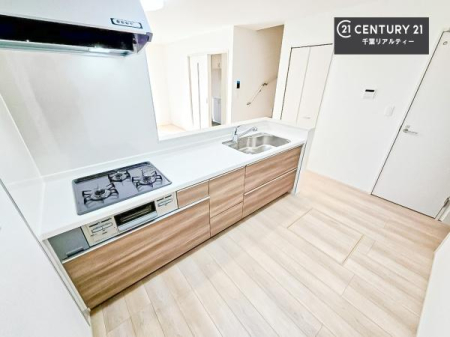 �L�b�`�� ��Ƃ肠�钲���X�y�[�X�ō�Ƃ����₷�����K�ȃL�b�`���ł��I
���q�l�ƈꏏ�ɂ��َq������y���߂�L�X�X�y�[�X�ł��B�y�����������ԂɂȂ肻���ł��ˁI