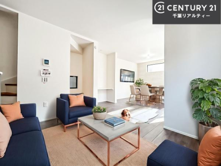 ���r���O �Ƌ��CG�p�[�X�ł��B��؂ȉƑ����W�܂邩�炱��LDK�ɂ͂�����肽���B
�q�����������C�ɏ΂��Ȃ��瑖�����Ă���p�����������u�L���Ƃɂ��ėǂ������v�Ǝv���u�Ԃł��B