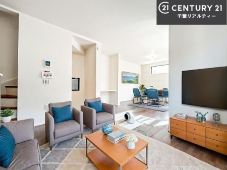 ���r���O �Ƌ��CG�p�[�X�ł��B�S�n�ǂ����r���O�͉Ƒ������R�ƏW�܂�܂��B�Ƒ��c�R�̎��Ԃ����������ł��B���Ƒ��ƁA����w�[���������Ԃ��߂��������ł��ˁB���邭�J���I�ȋ�Ԃł��B