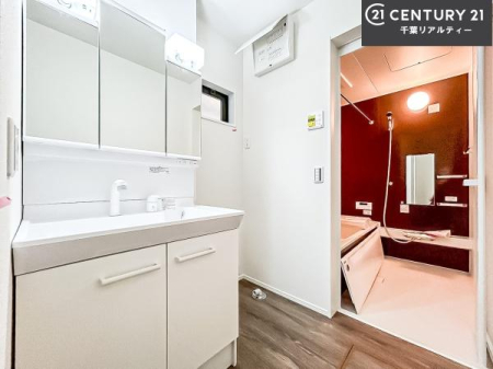 ���ʑ�E���ʏ� �O�ʋ��d�l�̐��ʏ��́A�g�����Ȃ݂����₷������I���͎��[�ɂȂ��Ă��܂��B�h���C���[�₨���ϓ����Еt������̂Ő��ʑ������X�b�L���ƌ����邱�Ƃ��o���܂��I