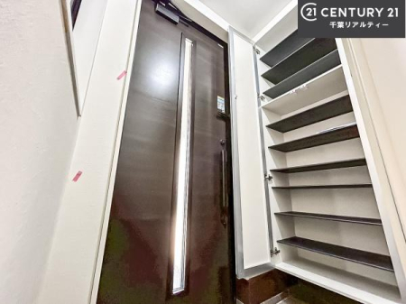 ���� �V���[�Y�{�b�N�X�t���Ȃ̂ŁA���ւ��Еt�����|�������₷���ł��I
�X�b�L���������ւŌ˂��J�����u�ԁA�������̂���S�n������Ԃ��o�}���Ă���܂��B