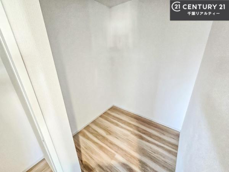 ���[ �E�H�[�N�C���N���[�[�b�g�t���ł��B��������̂��m���Ȃǂ����[���Ă��������ł��ˁI���ɂ���@�������ȂǋG�ߕ��̑傫�ȉƓd�����[�ł��܂��B