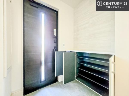 ���� �V���[�Y�{�b�N�X�t���Ȃ̂ŁA���ւ��Еt�����|�������₷���ł��I
�X�b�L���������ւŌ˂��J�����u�ԁA�������̂���S�n������Ԃ��o�}���Ă���܂��B
