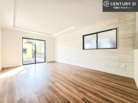 ���r���O �S�n�ǂ����r���O�͉Ƒ������R�ƏW�܂�܂��B�Ƒ��c�R�̎��Ԃ����������ł��B���Ƒ��ƁA����w�[���������Ԃ��߂��������ł��ˁB���邭�J���I�ȋ�Ԃł��B