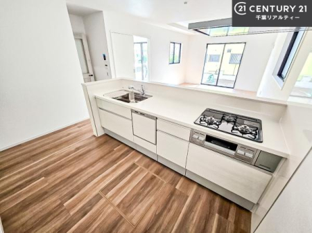 �L�b�`�� ��Ƃ肠�钲���X�y�[�X�ō�Ƃ����₷�����K�ȃL�b�`���ł��I
���q�l�ƈꏏ�ɂ��َq������y���߂�L�X�X�y�[�X�ł��B�y�����������ԂɂȂ肻���ł��ˁI