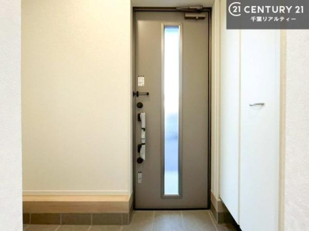 ���� �V���[�Y�{�b�N�X�t���Ȃ̂ŁA���ւ��Еt�����|�������₷���ł��I
�X�b�L���������ւŌ˂��J�����u�ԁA�������̂���S�n������Ԃ��o�}���Ă���܂��B