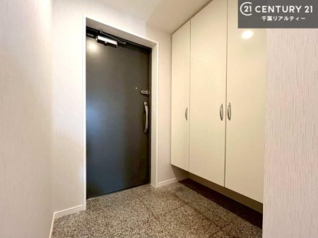 ���� �V���[�Y�{�b�N�X�t���Ȃ̂ŁA���ւ��Еt�����|�������₷���ł��I
�X�b�L���������ւŌ˂��J�����u�ԁA�������̂���S�n������Ԃ��o�}���Ă���܂��B