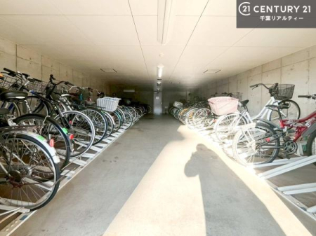 ���̑����p�� ���֏ꊮ���ŁA���q���܂̎��]�Ԃ�ʋΗp�̎��]�Ԃ����S���Ēu���܂��B���Ƒ��ɂ����ꂵ���֗��Ȑݔ��ł��B