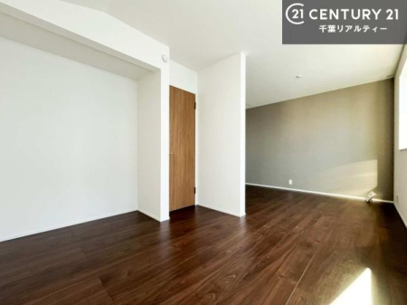 �m�� ���C�t�X�^�C���ɍ��킹��2�����ɕ����邱�Ƃ��\�ł��I
������z�̌����������ݖ��邭�S�n�̂悢��Ԃł��B