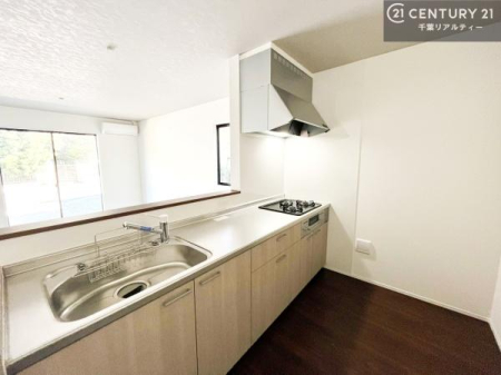 �L�b�`�� ��l�C�̑Ζʎ��V�X�e���L�b�`�����̗p���Ă��܂��I���Ƒ��̃R�~���j�P�[�V���������R�Ƒ�����݌v�ł��B
���q�l�ɂ��ڂ��͂��̂Ŋ������ł��ˁI�L�X�g���ĉ��K�ɍ�Ƃ��i�݂܂��B