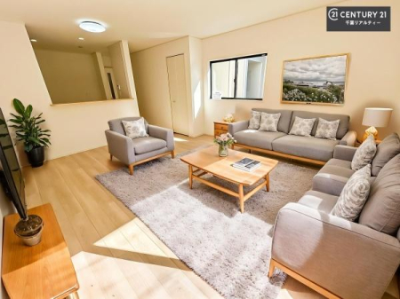 ���r���O �Ƌ��CG�p�[�X�ł��B�J�����̂���L�XLDK�I�\�t�@�[��_�C�j���O�e�[�u����u���Ă������ɂȂ�Ȃ��̂ŉ��K�ɉ߂����܂��I�R�~���j�P�[�V���������₷�����r���O�ł��I