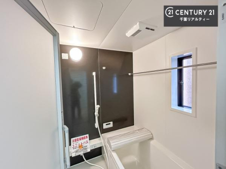 ���� ������Ƃ����������̂���o�X���[���I���K�ȃo�X�^�C��������܂��I
1���̔�����������Ɩ����Ă����f�G�ȃ����N�[�[�V������ԂɂȂ肻���ł��ˁB