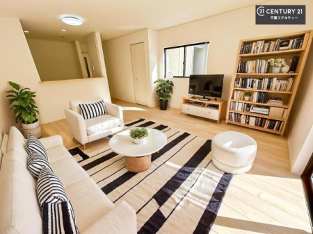 ���r���O �Ƌ��CG�p�[�X�ł��B��؂ȉƑ����W�܂邩�炱��LDK�ɂ͂�����肽���B
�q�����������C�ɏ΂��Ȃ��瑖�����Ă���p�����������u�L���Ƃɂ��ėǂ������v�Ǝv���u�Ԃł��B