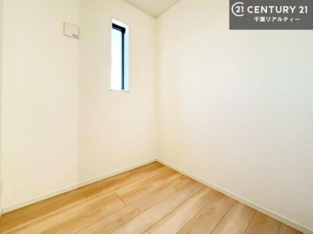 ���̑����� �e�����[�N���[�����������܂��B�����t���̖��邢��Ԃł��d�����͂��ǂ肻���ł��ˁI
���[�⏑�ցA��̋�ԂƂ��Ă����p�ł��܂��B