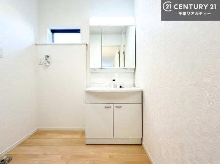 ���ʑ�E���ʏ� �O�ʋ��d�l�̐��ʏ��́A�g�����Ȃ݂����₷������I���͎��[�ɂȂ��Ă��܂��B�h���C���[�₨���ϓ����Еt������̂Ő��ʑ������X�b�L���ƌ����邱�Ƃ��o���܂��I