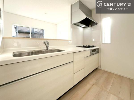 �L�b�`�� ��l�C�̑Ζʎ��V�X�e���L�b�`�����̗p���Ă��܂��I���Ƒ��̃R�~���j�P�[�V���������R�Ƒ�����݌v�ł��B
���q�l�ɂ��ڂ��͂��̂Ŋ������ł��ˁB�L�X�g���ĉ��K�ɍ�Ƃ��i�݂܂��B