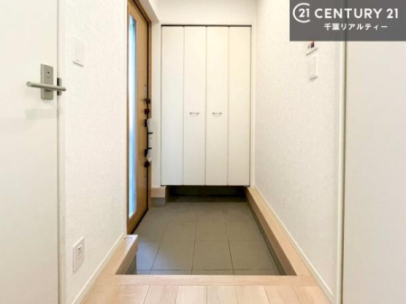 ���� �V���[�Y�{�b�N�X�t���Ȃ̂ŁA���ւ��Еt�����|�������₷���ł��I
�X�b�L���������ւŌ˂��J�����u�ԁA�������̂���S�n������Ԃ��o�}���Ă���܂��B
