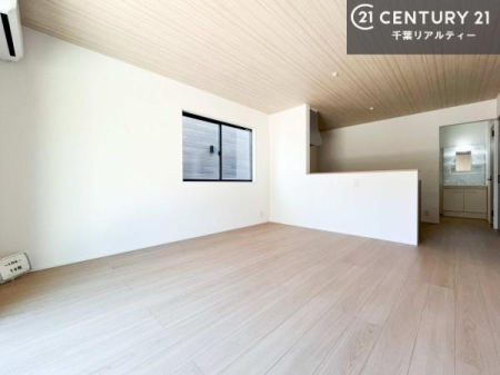 ���r���O ��؂ȉƑ����W�܂邩�炱��LDK�ɂ͂�����肽���B
�q�����������C�ɏ΂��Ȃ��瑖�����Ă���p�����������u�L���Ƃɂ��ėǂ������v�Ǝv���u�Ԃł��B