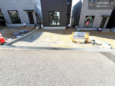 ���ԏ� ���ԃX�y�[�X��2�䕪����܂��I�Z�J���h�J�[�͂������A�o�C�N�⎩�]�ԂȂǂ��u���ꏊ�ɍ���܂���B