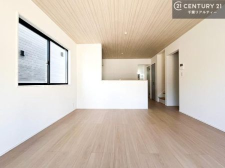 ���r���O ��؂ȉƑ����W�܂邩�炱��LDK�ɂ͂�����肽���B
�q�����������C�ɏ΂��Ȃ��瑖�����Ă���p�����������u�L���Ƃɂ��ėǂ������v�Ǝv���u�Ԃł��B