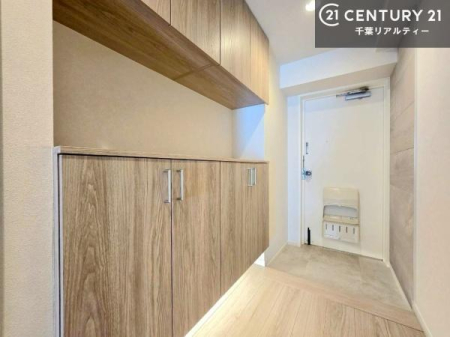 ���� ���ւ̃V���[�Y�{�b�N�X�́A���[�͗ǍD�ŌC���������萮���ł��邾���łȂ��A�㕔������I�Ƃ��Ċ��p�\�B���C�ɓ���̏�����O���[����u���΁A���q���}���邨�����ȋ�ԂɎd�オ��܂��I