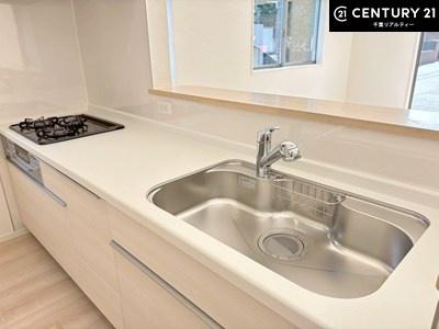 �L�b�`�� �L�b�`���ɂ͏���������A���R������荞�݂Ȃ��犷�C���X���[�Y�B���邭���K�Ȓ�����Ԃ��������Ă��܂��B���C����������ł��܂��I