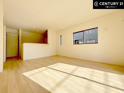 ���r���O �J�����̂���L�XLDK�I�\�t�@�[��_�C�j���O�e�[�u����u���Ă������ɂȂ�Ȃ��̂ŉ��K�ɉ߂����܂��I�R�~���j�P�[�V���������₷�����r���O�ł��I�y���n���w��J�Ò��z