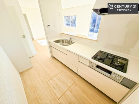 �L�b�`�� ��Ƃ����₷���V�X�e���L�b�`���ł��I���[����������t���Ă���̂ŁA�����X�y�[�X�ɕ���u���Ȃ��čςނ̂ŁA�L�X�g���āA���K�ɍ�Ƃ��ł��܂��I