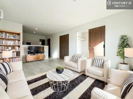 ���r���O �Ƌ��CG�p�[�X�ł��B�J�����̂���L�XLDK�I�\�t�@�[��_�C�j���O�e�[�u����u���Ă������ɂȂ�Ȃ��̂ŉ��K�ɉ߂����܂��I�R�~���j�P�[�V���������₷�����r���O�ł��I