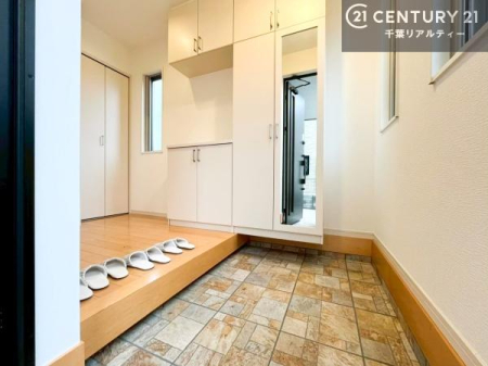 ���� �V���[�Y�{�b�N�X�t���Ȃ̂ŁA���ւ��Еt�����|�������₷���ł��I
�X�b�L���������ւŌ˂��J�����u�ԁA�������̂���S�n������Ԃ��o�}���Ă���܂��B