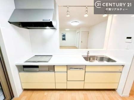 �L�b�`�� ��l�C�̑Ζʎ��V�X�e���L�b�`�����̗p���Ă��܂��I���Ƒ��̃R�~���j�P�[�V���������R�Ƒ�����݌v�ł��B
���q�l�ɂ��ڂ��͂��̂Ŋ������ł��ˁB�H���t���Ŗ����̉Ǝ����X���[�Y�ɁI