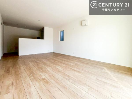 ���r���O �S�n�ǂ����r���O�͉Ƒ������R�ƏW�܂�܂��B�Ƒ��c�R�̎��Ԃ����������ł��B���Ƒ��ƁA����w�[���������Ԃ��߂��������ł��ˁB