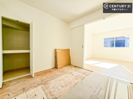 �a�� �܂���͕~����Ă���܂��񂪁A���r���O�Ɨאڂ��Ă���a���ł��I�q�ԂƂ��Ă͂������A�Ǝ��̋x�e�X�y�[�X�Ƃ��Ďg�p����̂������ł��ˁI