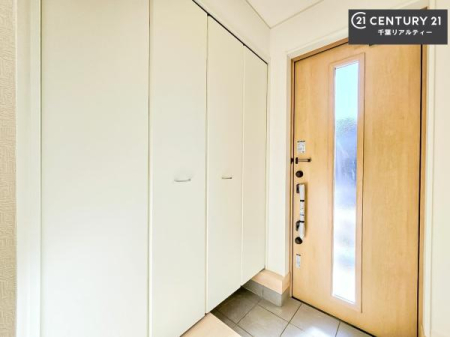 ���� �V���[�Y�{�b�N�X�t���Ȃ̂ŁA���ւ��Еt�����|�������₷���ł��I
�X�b�L���������ւŌ˂��J�����u�ԁA�������̂���S�n������Ԃ��o�}���Ă���܂��B