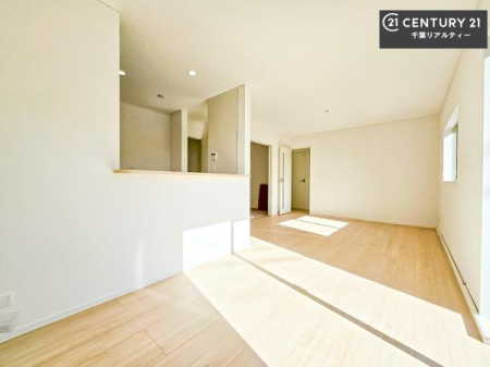 ���r���O �S�n�ǂ����r���O�͉Ƒ������R�ƏW�܂�܂��B�Ƒ��c�R�̎��Ԃ����������ł��B���Ƒ��ƁA����w�[���������Ԃ��߂��������ł��ˁB