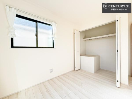 �q������ ���[�X�y�[�X�����Ă��܂��I�������X�b�L�����ڂ��鎖���ł��܂��ˁB
�Ƌ��I�΂Ȃ��V���v���ȃf�U�C���ׁ̈A�Ƌ��I�΂����C�ɓ���̋�ԍ�肪�ł������ł��ˁB