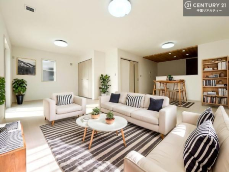 ���r���O �Ƌ��CG�p�[�X�ł��B�J�����̂���L�XLDK�I�\�t�@�[��_�C�j���O�e�[�u����u���Ă������ɂȂ�Ȃ��̂ŉ��K�ɉ߂����܂��I�R�~���j�P�[�V���������₷�����r���O�ł��I