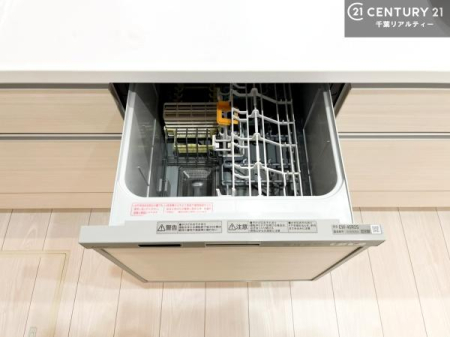 �L�b�`�� �H��@�t���̃L�b�`���ł��I�Z���������r��h�~�Ƃ��đ�ϊ��􂷂�֗��Ȏd�l�ł��I�r���g�C���Ȃ̂ŃL�b�`���̏ꏊ����炸�����X�y�[�X���L���g�����Ƃ��o���܂��I