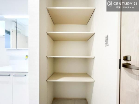 ���ʑ�E���ʏ� ���l���X�y�[�X������̂Ŏ��[�����Ղ�̐��ʎ��I���p�i�̃X�g�b�N��o�X�^�I�����X�b�L���Ǝ��[�ł��Ď��o���₷���I����肪�X�b�L���Еt���ċC�����̗ǂ���ԁI