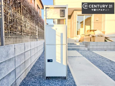 ���̑� �X�փ|�X�g��̌^�̑�z�{�b�N�X�t���ŕs�ݎ��ł��ו����󂯎��ĂƂ��Ă��֗��I
�Ƃɂ��Ȃ��Ⴂ���Ȃ��X�g���X����I�Ĕz�B�̎�Ԃ��Ȃ��܂��I