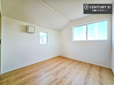 �m�� �V���v���Ƀf�U�C������Ă��邽�߁A�Ƌ��I�т܂���I
���C�ɓ���̉Ƌ��u���Ă��낰���Ԃ���邱�Ƃ��ł��܂��B