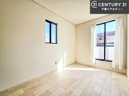 �m�� �o���R�j�[�ɖʂ��Ă���m���ł��B���邭�����肪����A���C����������ł��܂��I���N���āA�O�ɏo�Ĕw�L�т����[�ċz�����ǂ������}������邱�Ƃ��ł��܂��B