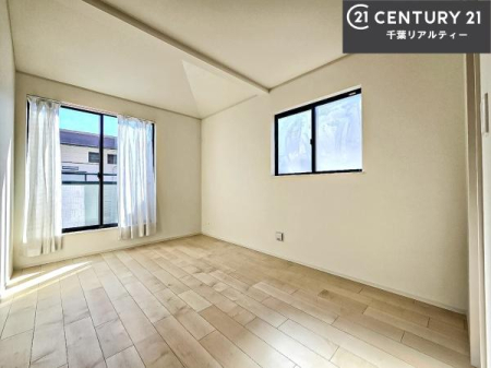 �Q�� �D���������������ޗm���́A���̖ڊo�߂��C�������ǂ������ł��ˁB���������Ԃ��������Ɖ߂������Ƃ��ł��܂��B�D�����F�����̃t���[�����O���ǂ�ȉƋ�ɂ��}�b�`���܂��I