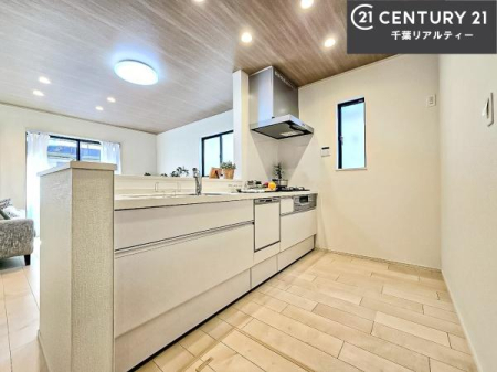 �L�b�`�� ���邢�����Ɗ��C��t���̃L�b�`���Ȃ̂ň��S���ăK�X���g�p�ł��܂��I
���ȏL�����ǂ��o���Ă���ĉq���I�ȃL�b�`�����ۂĂ܂��ˁI
