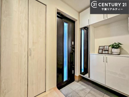 ���� �V���[�Y�{�b�N�X�t���Ȃ̂ŁA���ւ��Еt�����|�������₷���ł��I
�X�b�L���������ւŌ˂��J�����u�ԁA�������̂���S�n������Ԃ��o�}���Ă���܂��B