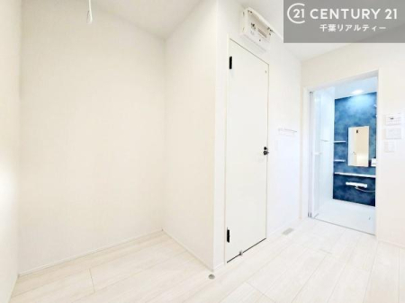 ���ʑ�E���ʏ� ���ʏ��ɁA���󕨂��C�y�Ɋ�����X�y�[�X��݂��Ă��܂��B
�J�̓����̂�����ɂ��Ή��ł��A�Ǝ��̕��S���y�����܂��B