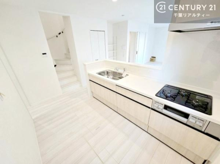 �L�b�`�� ��l�C�̑Ζʎ��V�X�e���L�b�`�����̗p���Ă��܂��I���Ƒ��̃R�~���j�P�[�V���������R�Ƒ�����݌v�ł��B
���q�l�ɂ��ڂ��͂��̂Ŋ������ł��ˁI�L�X�g���ĉ��K�ɍ�Ƃ��i�݂܂��B