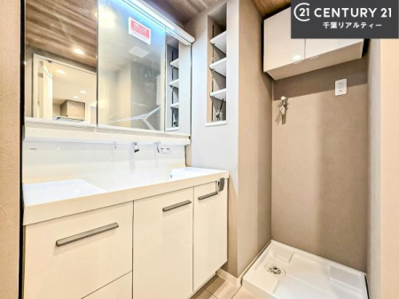 ���ʑ�E���ʏ� �O�ʋ��d�l�̐��ʏ��́A�g�����Ȃ݂����₷������I���͎��[�ɂȂ��Ă��܂��B�h���C���[�₨���ϓ����Еt������̂Ő��ʑ������X�b�L���ƌ����邱�Ƃ��o���܂��I